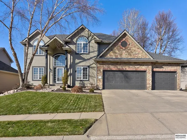 14726 Weber St, Bennington, NE 68007