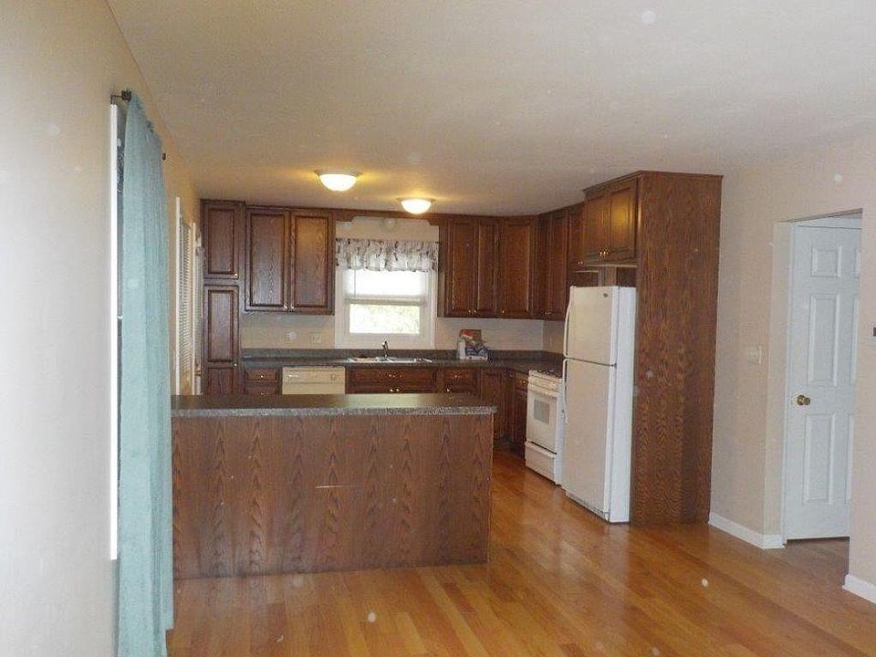 2nd image of 5000 J St