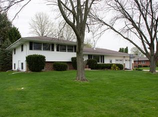1014 Hilltop Dr, Morrison, IL 61270