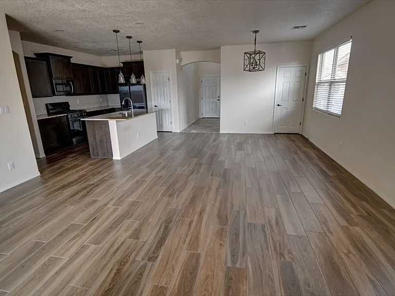 4461 Golden Eagle Loop NE — Photo 2