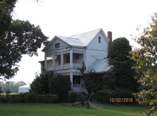 1365 Kings Rd, Green Bay, VA 23942