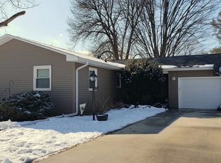 210 S Powell St, Denver, IA 50622