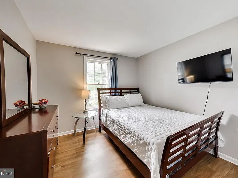 10075 Maple Leaf Dr — Photo 18