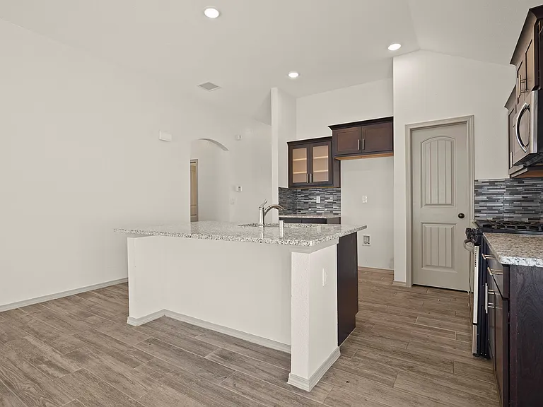 Kitchen with central island