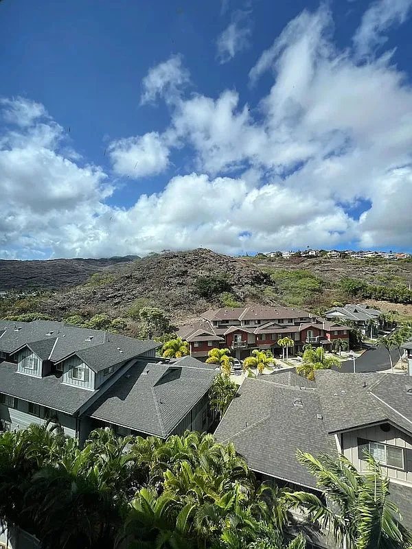HALE MANU — Photo 1