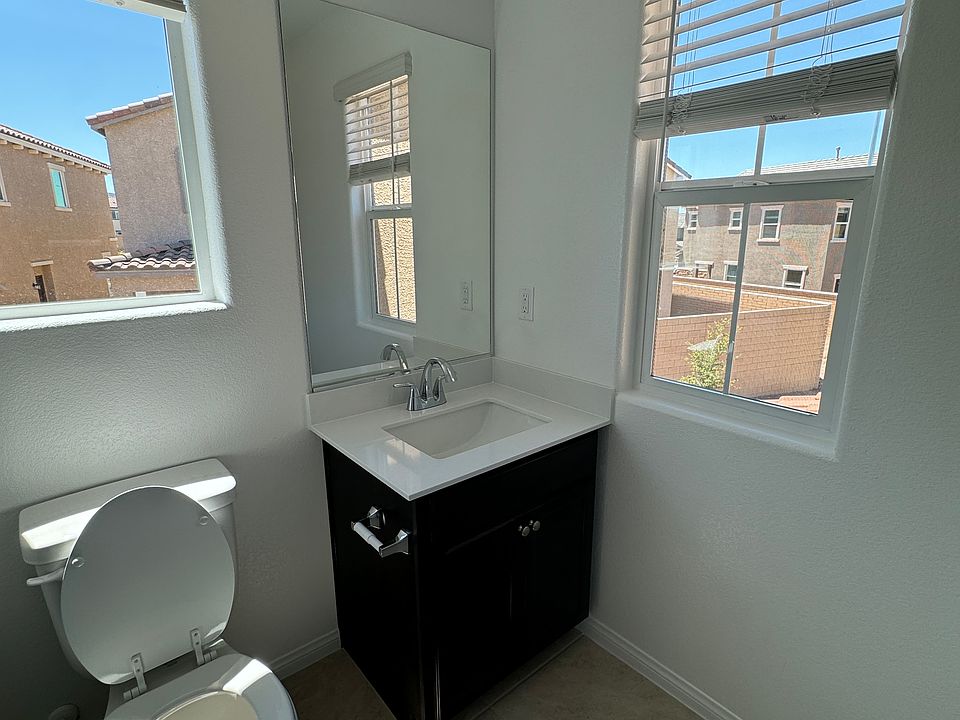 1st image of 385 Desert Cadence St