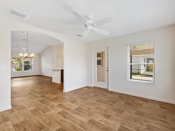 3rd image of 929 Akin Way