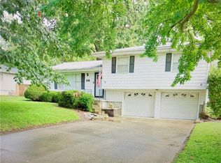 1916 Osage St, Leavenworth, KS 66048