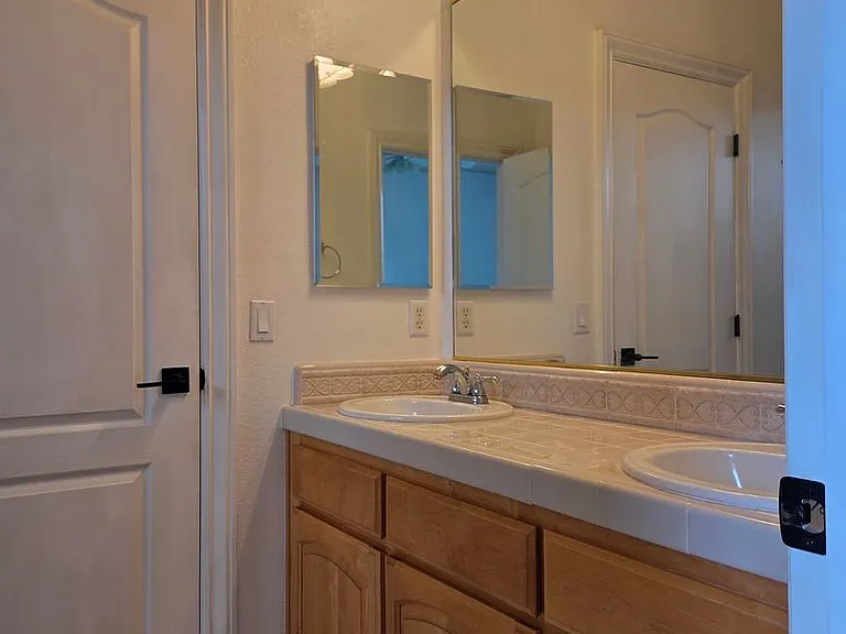 3265 Appian Way — Photo 19