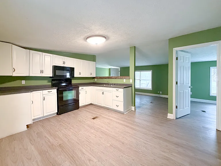 180 N Martin Ln — Photo 3