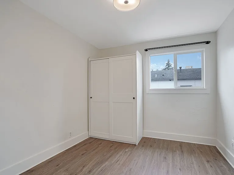 1204 Commercial St NE — Photo 11