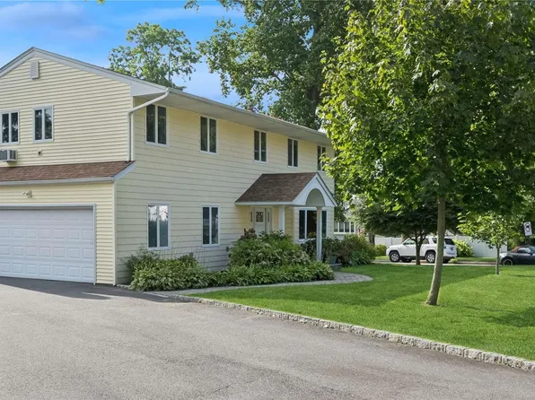 966 Saint Johnland Road, Kings Park, NY 11754