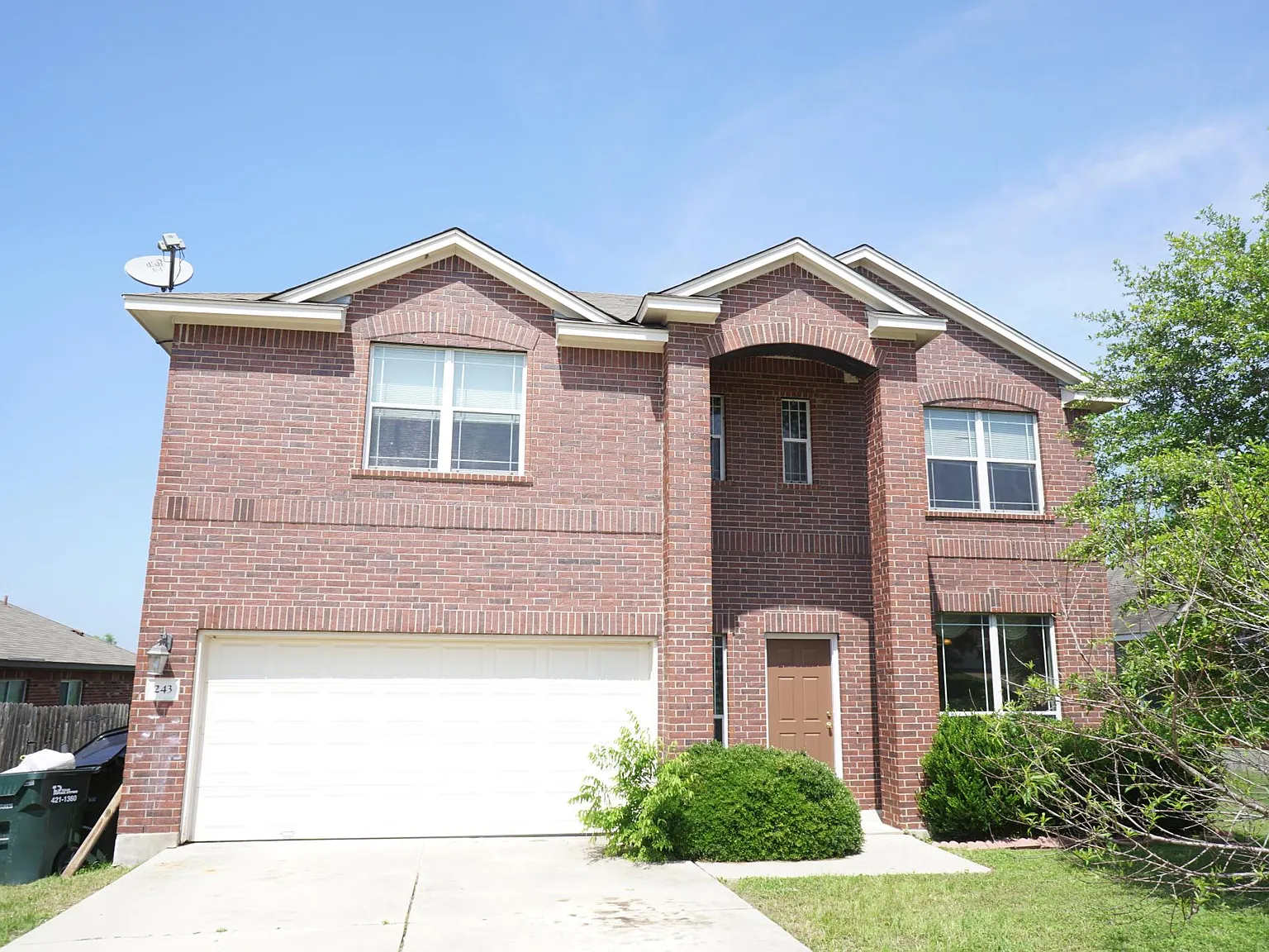 4 bed, 2.5 bath, 2277 sqft, $2,100 — Photo 1
