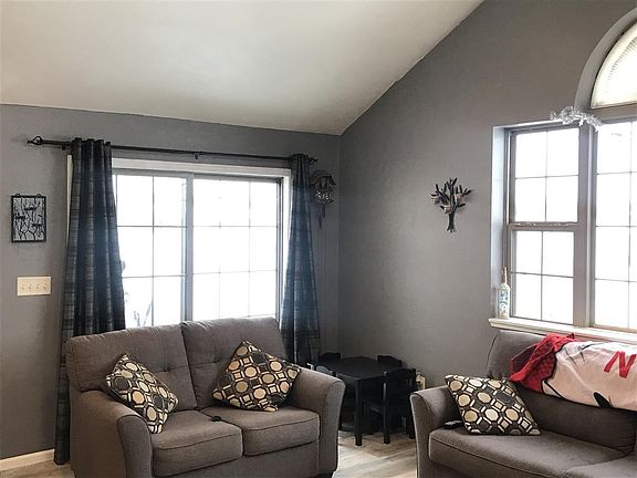 4th image of 518 N Elm St