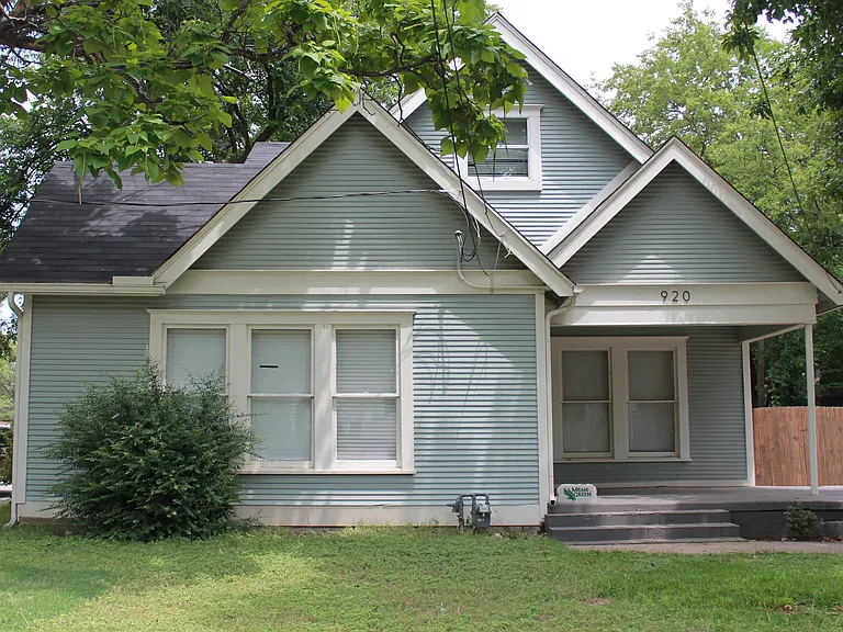 920 Bolivar St — Photo 2