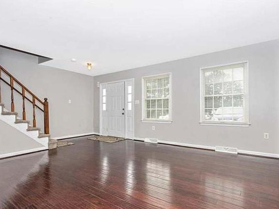 4th image of 1020 W Irvin Ave