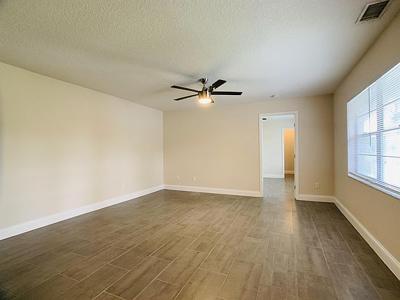 4th image of 52 Windtree Ln #1