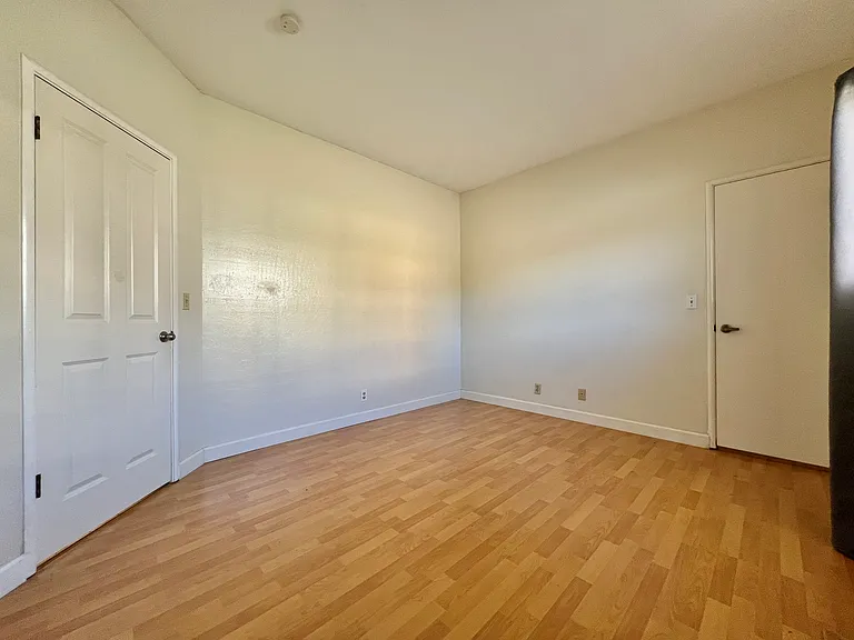 463 Sea Horse Dr — Photo 17
