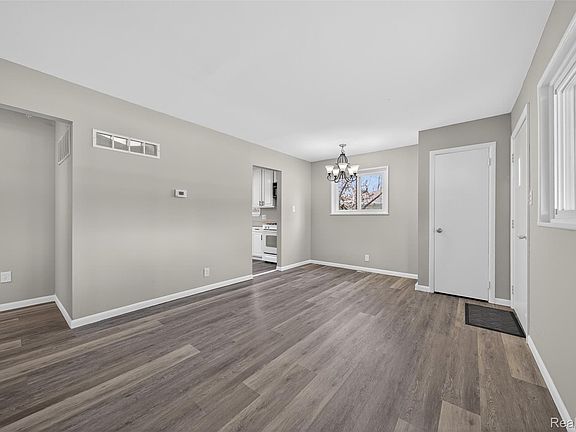 4th image of 5357 Sashabaw Rd
