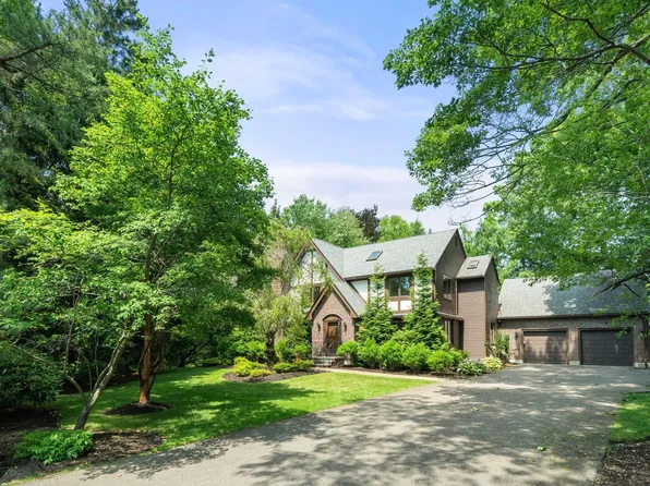 75 Hammond Pond Pkwy, Brookline, MA 02467