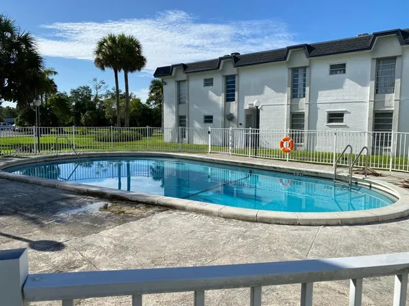 7232 SW 94th Pl APT E7, Miami, FL 33173