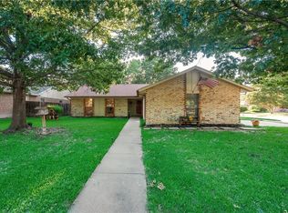 2901 Haymeadow Dr, Grand Prairie, TX 75052