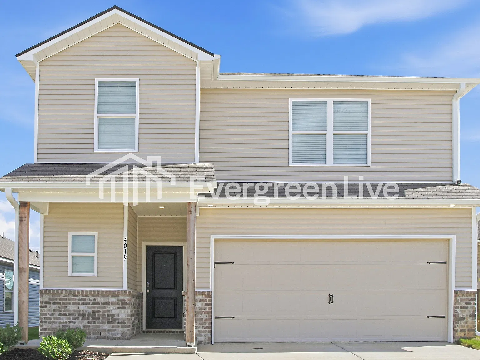 4 bed, 2.5 bath, 2065 sqft, $1,800 — Photo 1