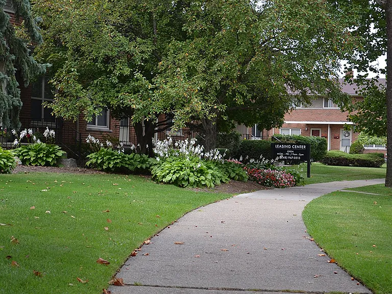 Stratford Villa - Oak Park, MI — Photo 4