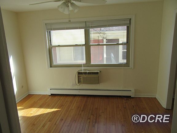 5th image of 1922 W Pratt Blvd APT C3