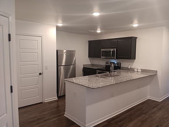 4th image of 103 Anita Dr