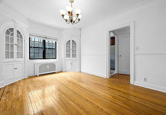 2nd image of 6758 Fleet St