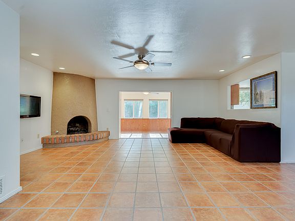 5th image of 2831 N Essel Dr