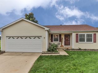 7 Windsor Ct, Streamwood, IL 60107