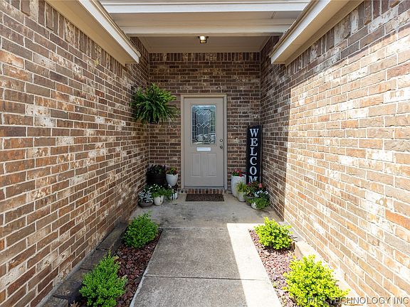 5th image of 3107 Stone Creek Dr