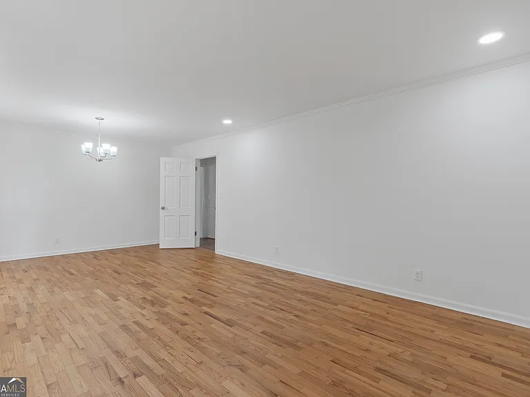 223 Brookwood Dr — Photo 22