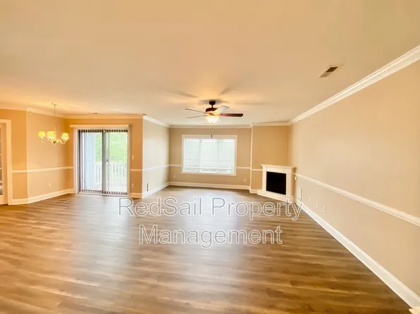 3 Harbor Watch Dr Unit 621, Chesapeake, VA 23320