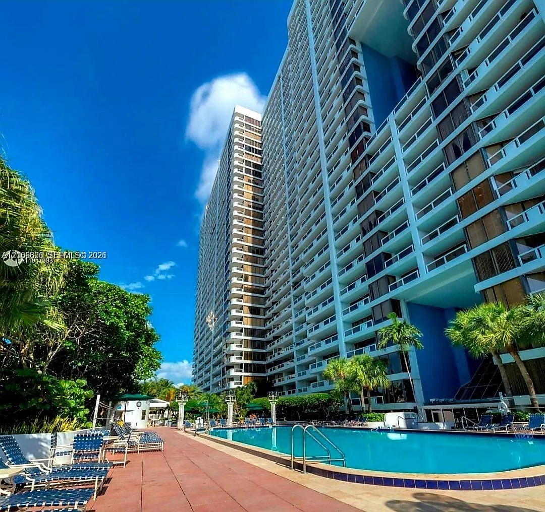 Venetia Condo — Photo 3