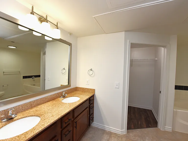 Legend V Apartments — Photo 18
