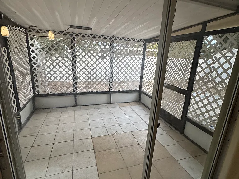 19145 Miami Blvd — Photo 12