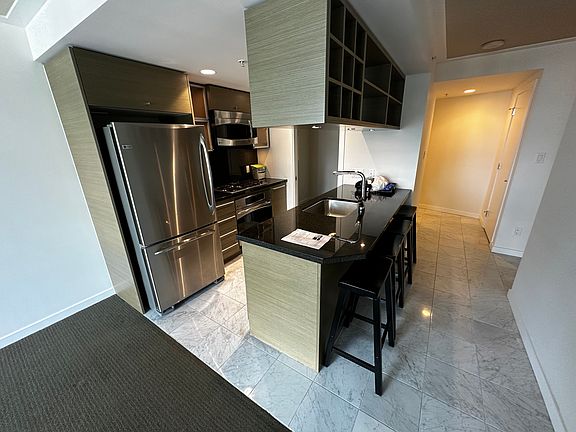 5th image of 833 Seymour St #1701