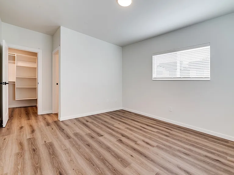 3x2 Master Bedroom & Walk-In Closet