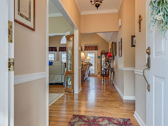 4th image of 121 Pickens Ct