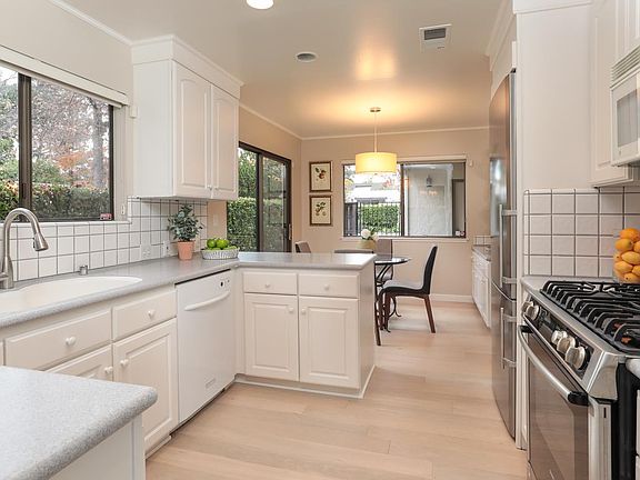 5th image of 2450 Sharon Oaks Dr