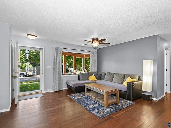2nd image of 5905 W Essex Dr