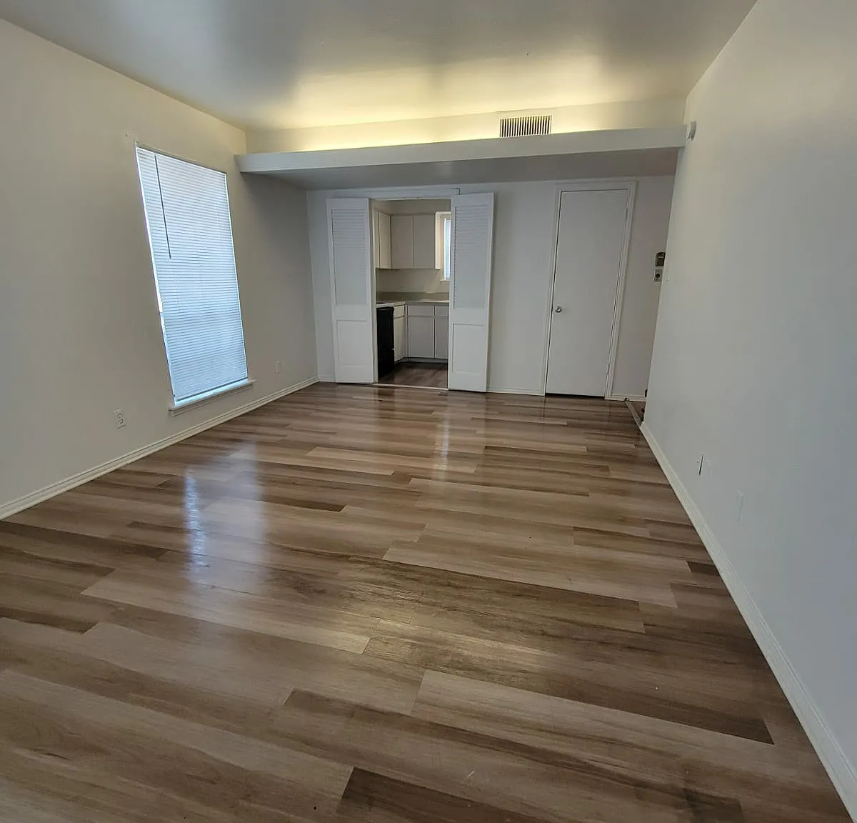 La Hacienda Apartments — Photo 1