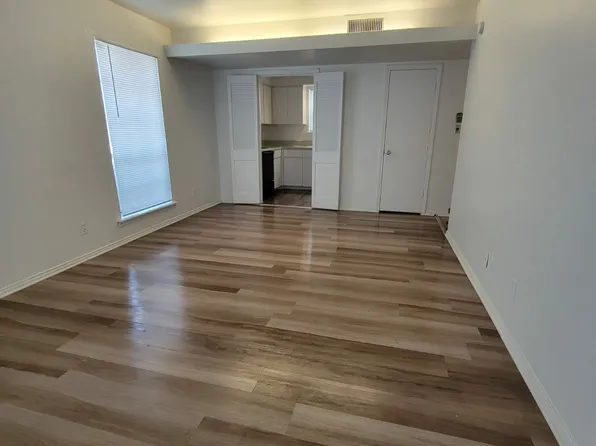 La Hacienda Apartments