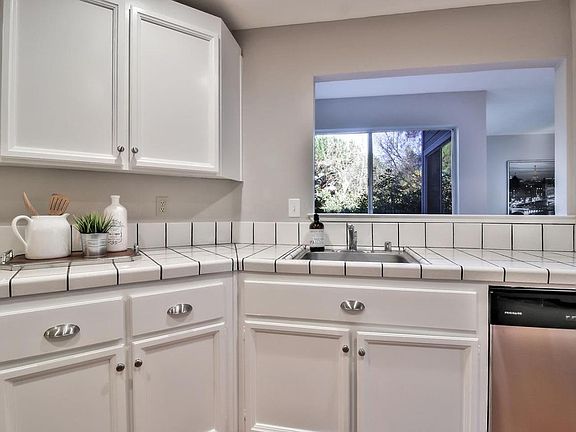 3rd image of 4814 Lakebird Pl