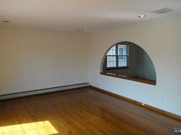 5th image of 29 Marion Ave #2
