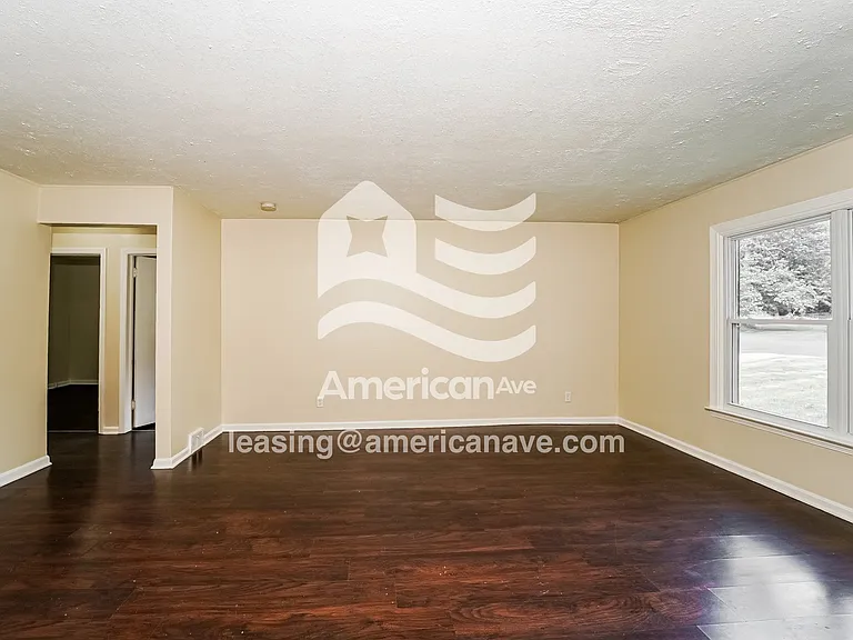 1116092_004_living_room_4.jpg