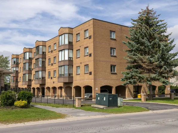 649 Davis Dr #301, Kingston, ON K7M 8J3